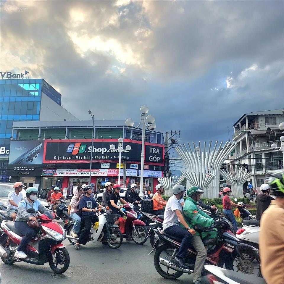 Cho thuê mặt bằng 165m2 ngang 10m chỉ 100tr/ tháng. góc thống nhất và phương sài.trung tâm nha trag