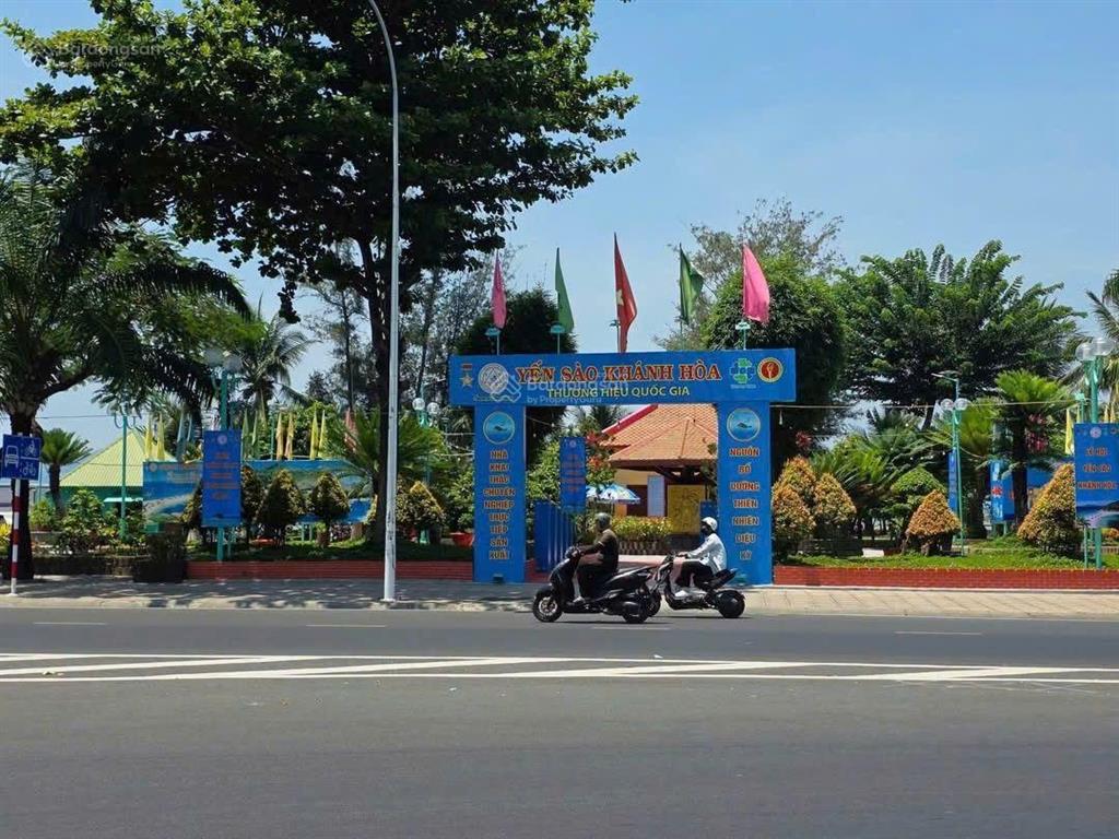 Cho thuê nhà 2 tầng vị trí đắc địa mặt đường phạm văn đồng gần cầu trần phú. 30m2 ngang 7m chỉ 15tr