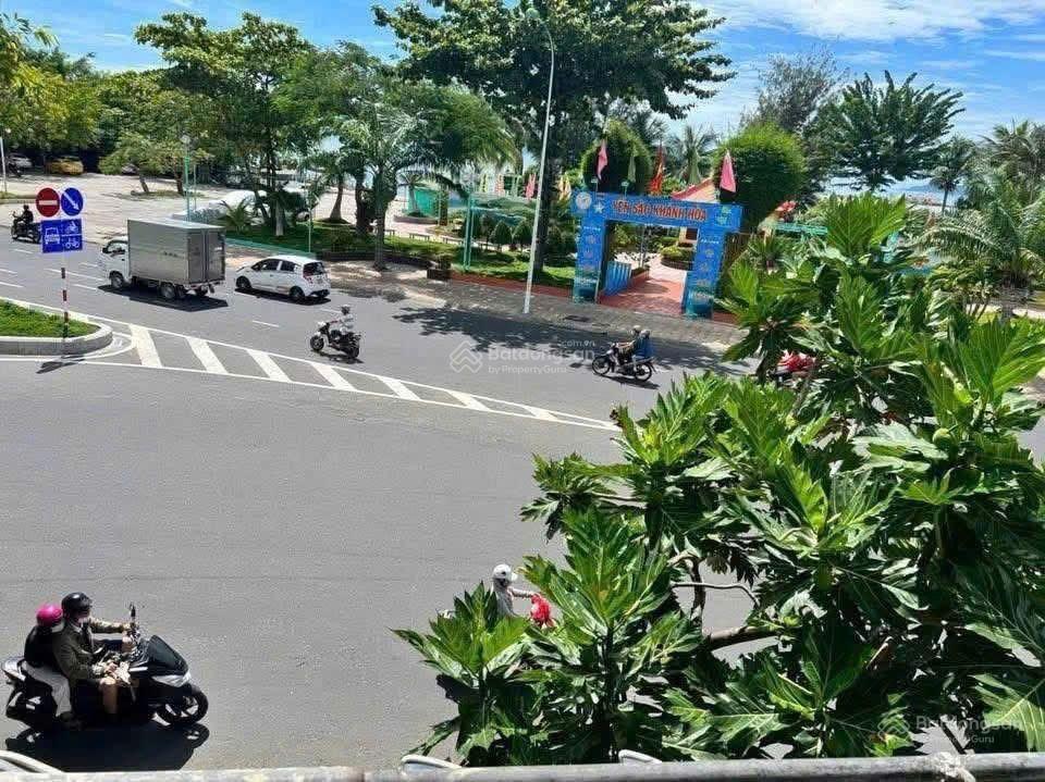 Cho thuê nhà 2 tầng vị trí đắc địa mặt đường phạm văn đồng gần cầu trần phú. 30m2 ngang 7m chỉ 15tr
