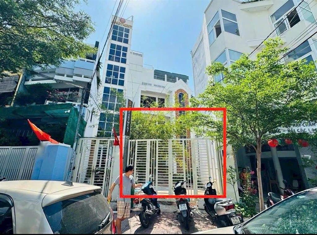 Bán đất tặng nhà 3 tầng 225,6m2 ngang 5m nở hậu mặt đường lý thánh tôn. giá 26 tỷ, nha trang