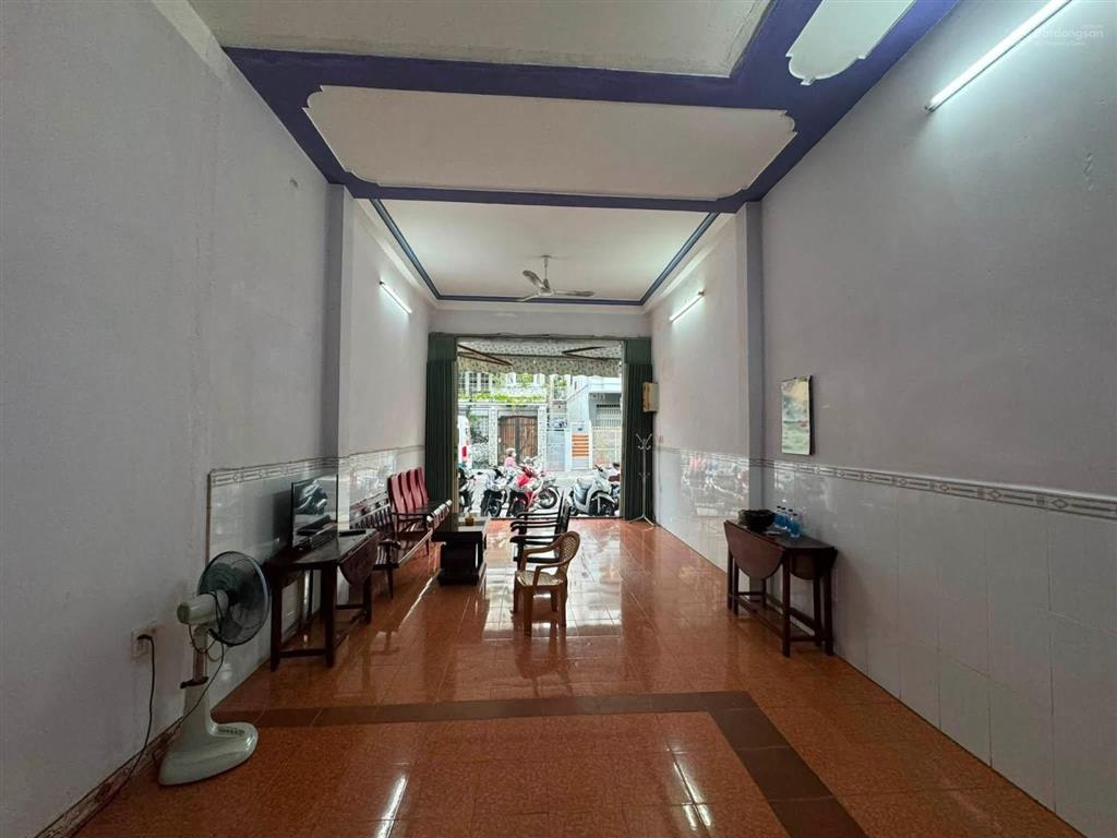Bán nhà 1 trệt 1 lầu 50,5m2 ngang 4,35m chỉ 10,5 tỷ. đường trịnh phong. trung tâm nha trang