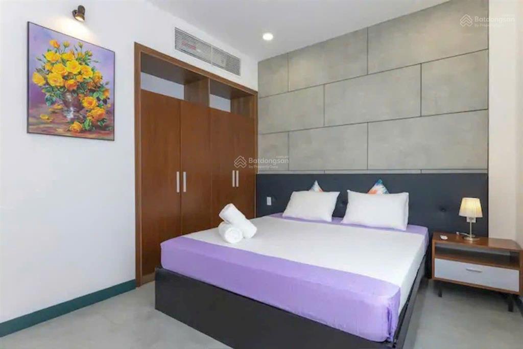 Bán nhà 3 tầng 80m2 ngang 4,5m giá 19,9 tỷ. mặt đường trần nguyên hãn. trung tâm thành phố