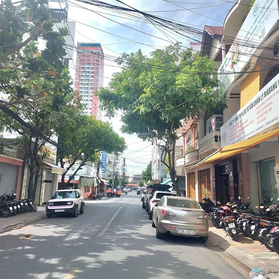Bán nhà 11 tầng 30 phòng kinh doanh. 134,3m2 ngang 7,73m giá 39tỷ. đường yết kiêu phường nha trang