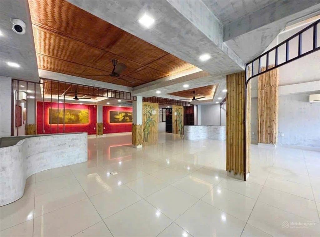 Bán nhà 4 tầng 123m2 ngang 9m chỉ 15,9 tỷ. mặt đường âu cơ, phường nha trang. phù hợp kinh doanh