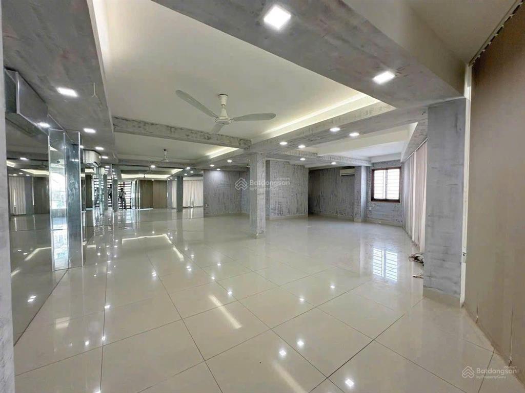 Bán nhà 4 tầng 123m2 ngang 9m chỉ 15,9 tỷ. mặt đường âu cơ, phường nha trang. phù hợp kinh doanh