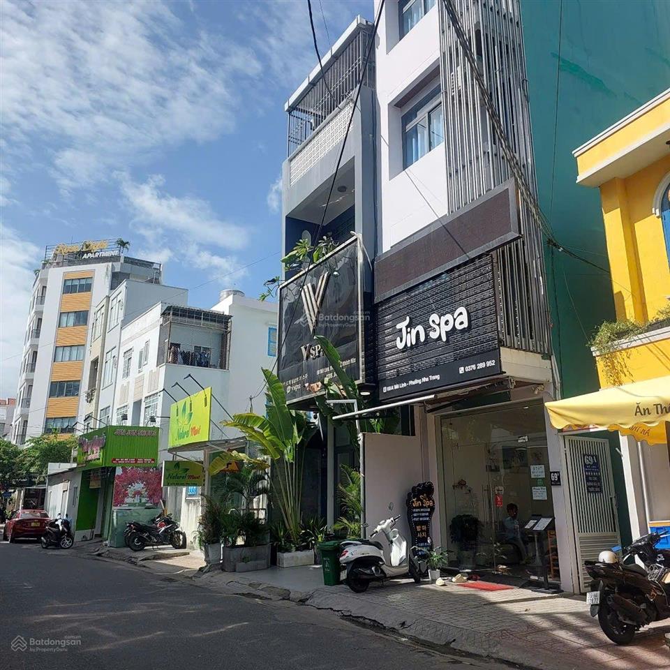 Bán nhà 3 tầng 123.3m2 ngang 4,3m giá 25,5 tỷ. mặt đường mê linh. trung tâm tp nha trang