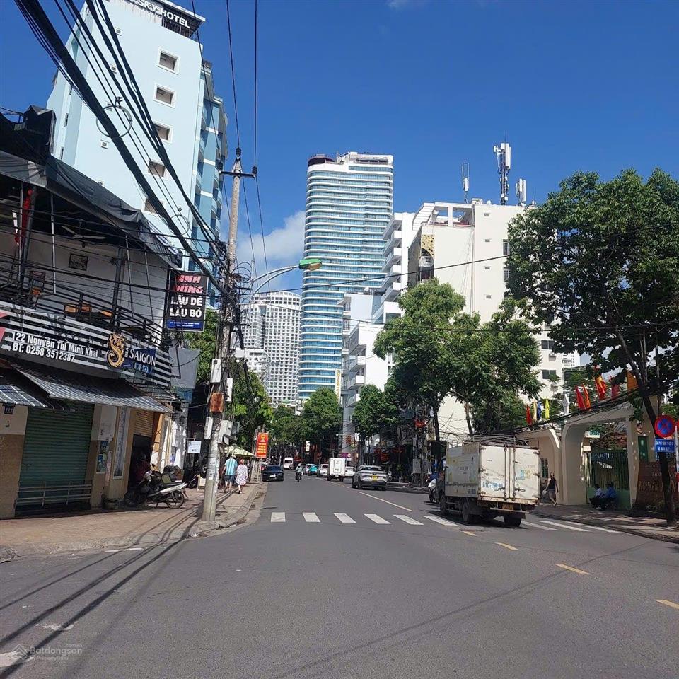 Bán nhà 3 tầng 123.3m2 ngang 4,3m giá 25,5 tỷ. mặt đường mê linh. trung tâm tp nha trang
