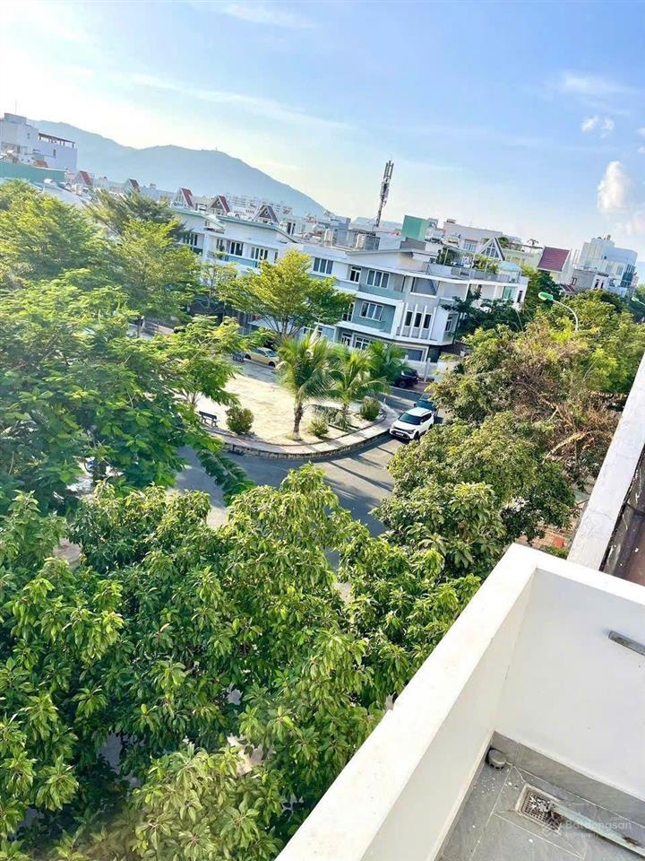 Bán nhà 3 tầng 1 tum đường thích quảng đức phước long b. 102,5m2 ngang 5m chỉ 10,9 tỷ. sổ hoàn công