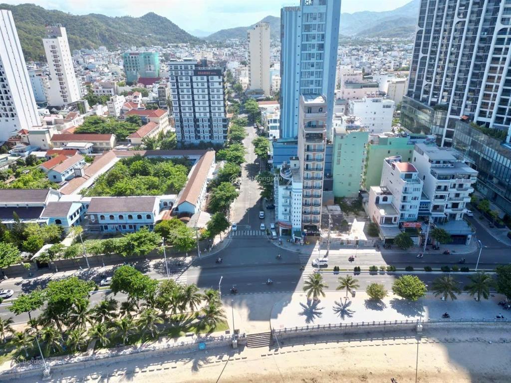 Bán 373,8m2 ngang 14m2 giá 55 tỷ đất gần biển 70m ra biển phạm văn đồng. đường củ chi, nha trang