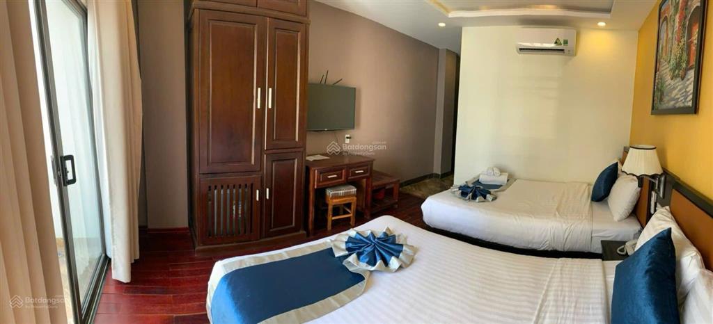 Bán khách sạn 7 tầng 91,3m2 chỉ 26 tỷ. 2 mặt đường quân trấn. khu phố tây. trung tâm nha trang