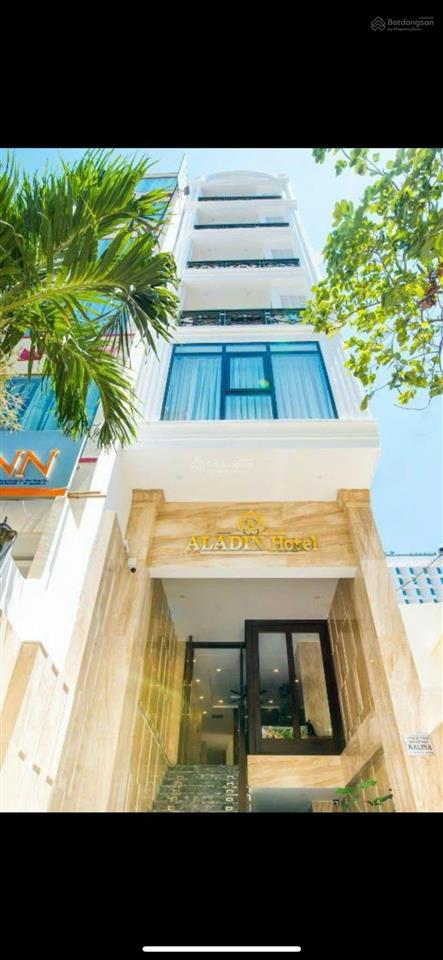 Bán khách sạn 7 tầng 91,3m2 chỉ 26 tỷ. 2 mặt đường quân trấn. khu phố tây. trung tâm nha trang