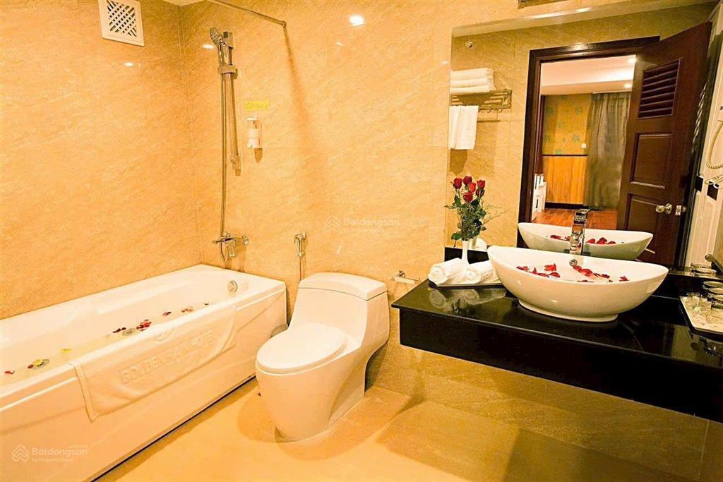 Bán khách sạn 18 tầng 77 phòng gần biển trần phú giá 135 tỷ. đường trần quang khải 12m. dt 226m2