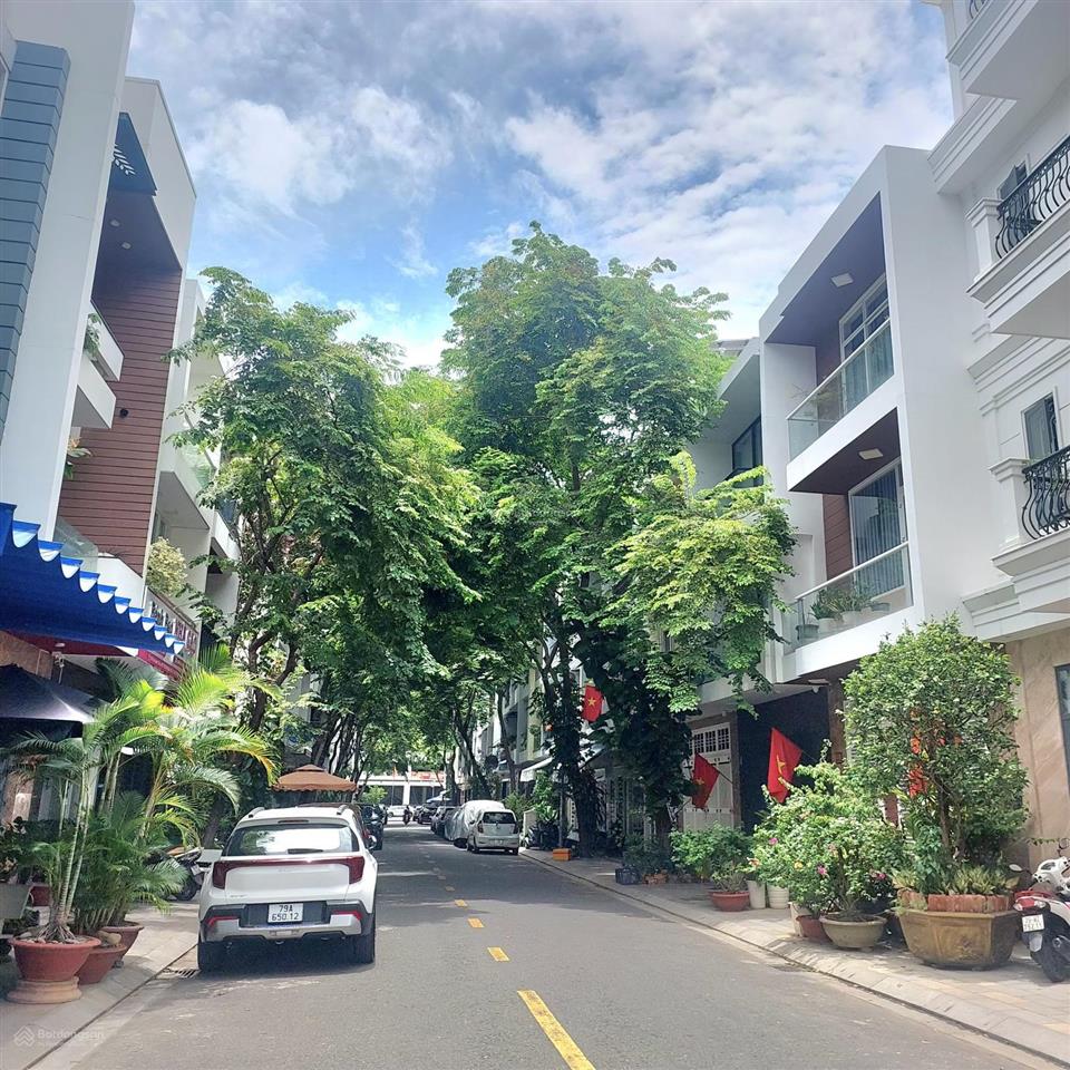 Bán nhà 3,5 tầng 90m2 ngang 4,5m chỉ 11 tỷ. đường b3 tạ xuân thu. vcn phước hải. nha trang
