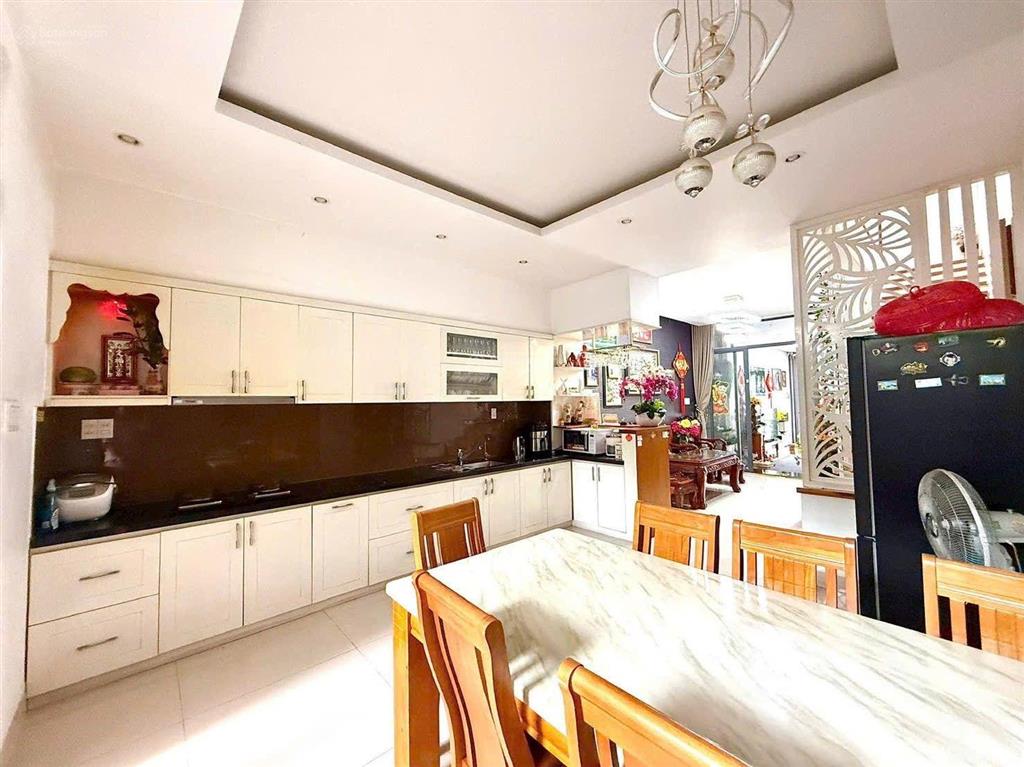 Bán nhà 3,5 tầng 90m2 ngang 4,5m chỉ 11 tỷ. đường b3 tạ xuân thu. vcn phước hải. nha trang