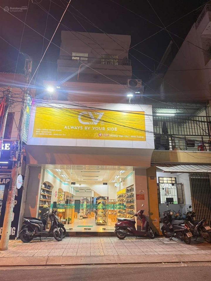 Bán nhà 3 tầng 128m2 ngang 5,6m giá 20 tỷ. mặt đường hoàng văn thụ gần ngã 4 giao lê thành phương