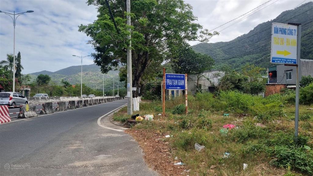 Bán 1072,2m2 góc 2 mặt đường nguyễn tất thành chỉ 19,5 tỷ, phước đồng nha trang. có 700m2 đất ở