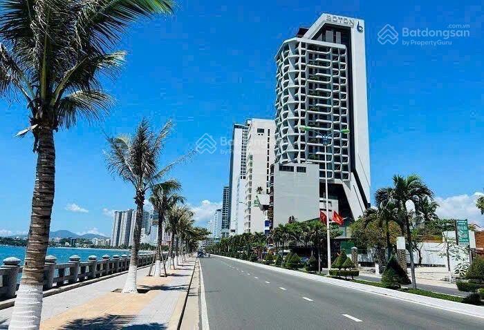 Bán đất tặng nhà gần biển kinh doanh tốt.189,8m2 ngang 7,7m góc 3 mặt đường phó đức chính. nha trag