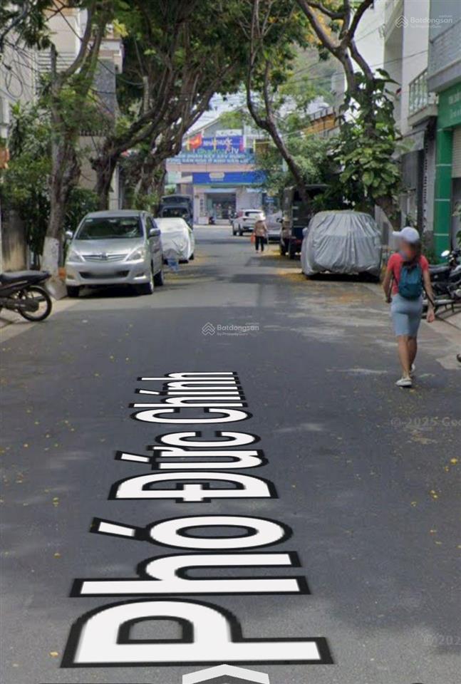 Bán đất tặng nhà gần biển kinh doanh tốt.189,8m2 ngang 7,7m góc 3 mặt đường phó đức chính. nha trag