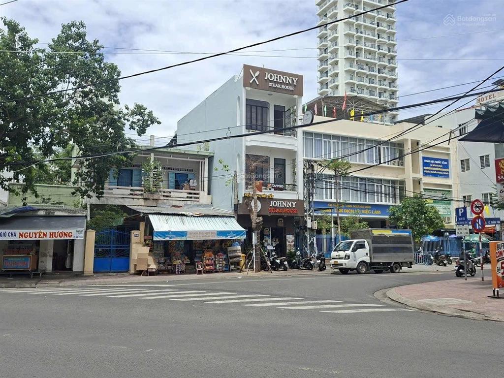 Bán nhà 3 tầng 68,8m2 giá 19,3 tỷ. đường lê quý đôn ngay ngã 3 giao tô hiến thành. đang cho thuê