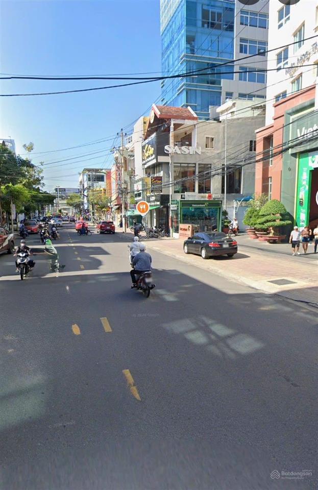Bán nhà 3 tầng 64,3m2 ngang 5,3m giá 19,29 tỷ. mặt đường quang trung bên cạnh vietcombank khánh hòa