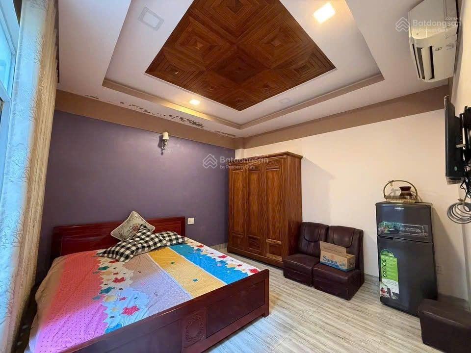 Bán nhà 4 tầng 196,7m2 ngang 9,55m giá 35 tỷ. đang cho thuê 70tr/th. 2 mặt đường hoàng văn thụ