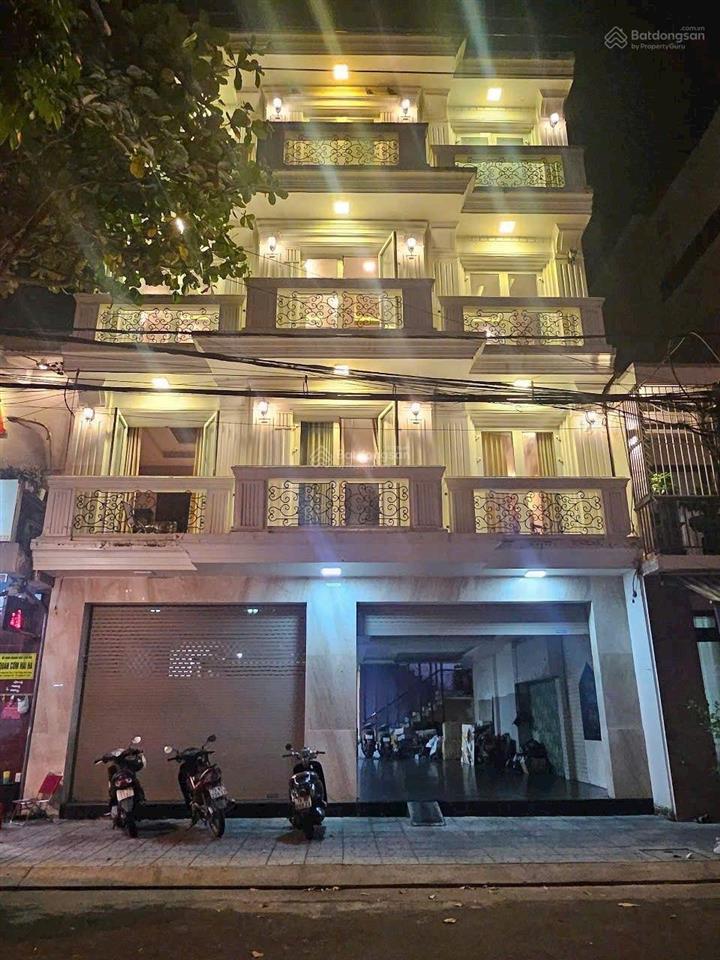 Bán nhà 4 tầng 196,7m2 ngang 9,55m giá 35 tỷ. đang cho thuê 70tr/th. 2 mặt đường hoàng văn thụ