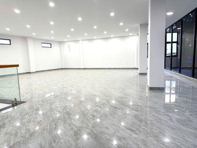 Cho thuê nhà 2 tầng 200m2. dtsd 400m2. ngang 17m giá thuê 115 tr/m2. maqtj đường nguyễn đức cảnh
