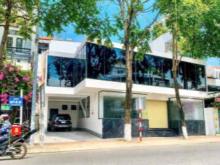 Cho thuê nhà 2 tầng 200m2. dtsd 400m2. ngang 17m giá thuê 115 tr/m2. maqtj đường nguyễn đức cảnh