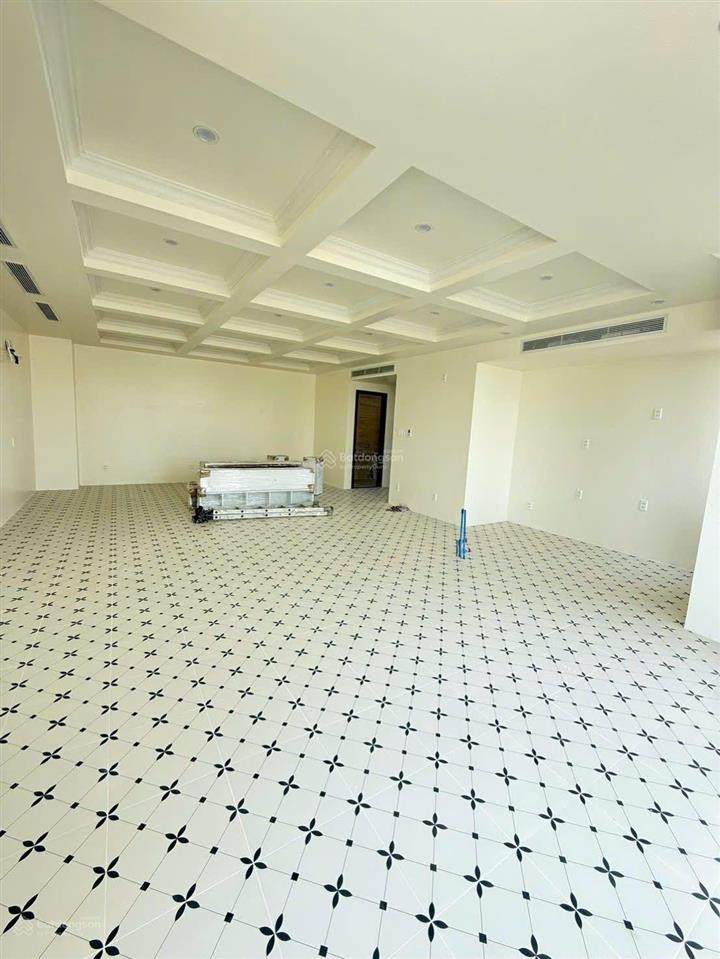 Cho thuê nhà 4 tầng góc 2 mặt đường lý nam đế. nha trang. 140m2 giá 70tr/tháng.