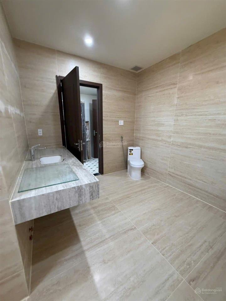 Cho thuê nhà 4 tầng góc 2 mặt đường lý nam đế. nha trang. 140m2 giá 70tr/tháng.