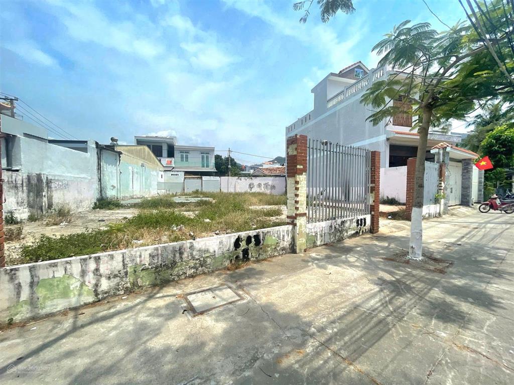 Bán đất 2 mặt đường phạm văn đồng 392,3m2 ngang 20,8m chỉ 85 tr/m2. gần bến du thuyền nha trang