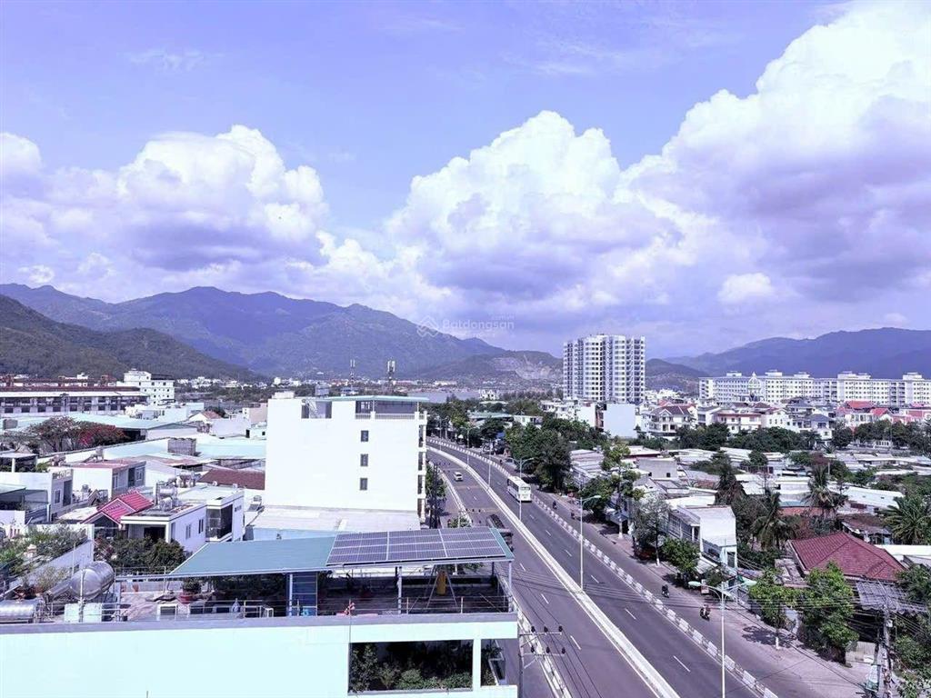 Bán tòa căn hộ 7 tầng 37 phòng chỉ 19 tỷ. đường nguyễn tất thành gần vòng xoay 584 lê hồng phong