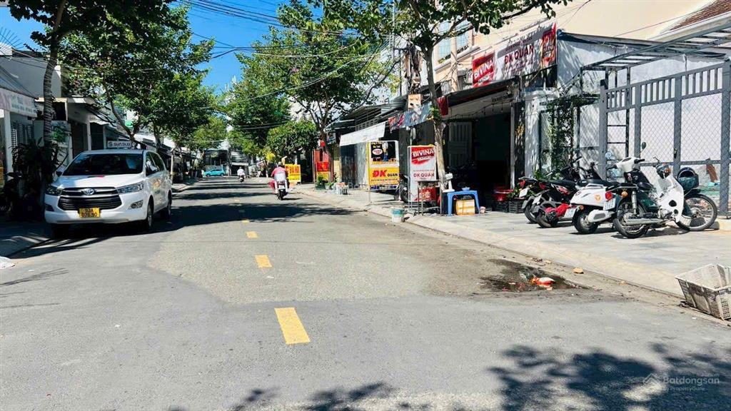 Đất đẹp mặt đường khúc thừa dụ. 200,9m2 ngang 8,8m giá 20 tỷ. phước long nha trang