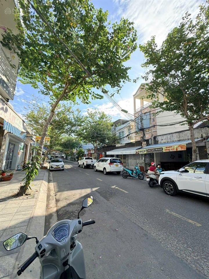 Đất đẹp mặt đường khúc thừa dụ. 200,9m2 ngang 8,8m giá 20 tỷ. phước long nha trang