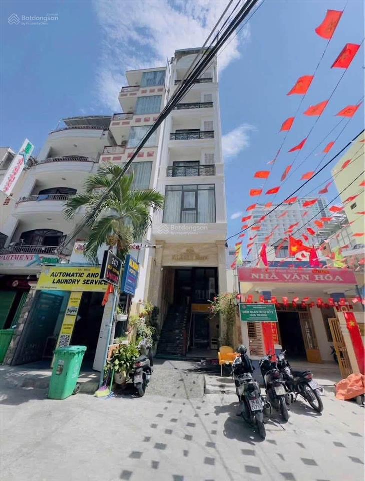 Bán khách sạn gần biển trần phú. dt 91,3m2. 7 tầng 18 phòng giá 25 tỷ. đang cho thuê 70tr/tháng.