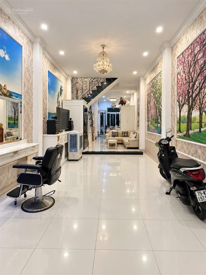 Bán nhà 4 tầng gần biển hòn chồng. 52m2 giá 10 tỷ. mặt đường cao văn bé. vĩnh phước. bắc nha trang
