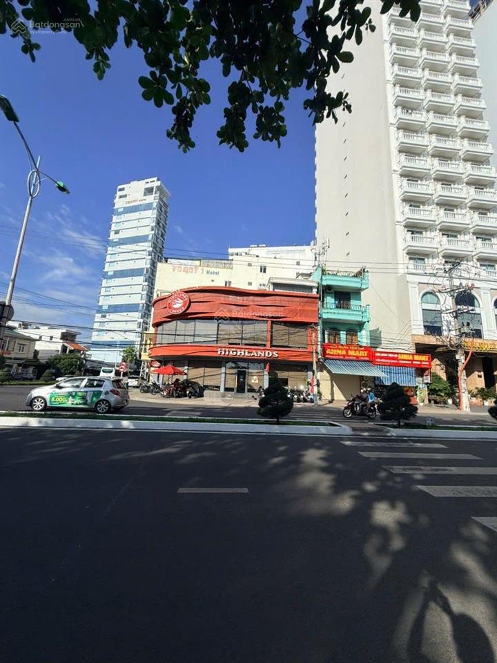 Bán 194m2 ngang 10,3m giá 90 tỷ. mặt tiền đường trần phú, nha trang. trước mặt là công viên  biển
