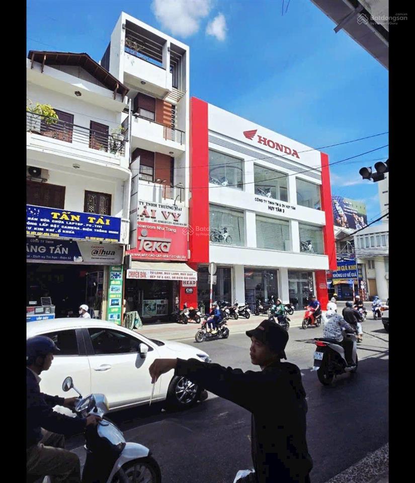 Bán nhà 4 tầng 100,11m2 ngang 4,6m chỉ 17,2 tỷ. mặt đường trần quý cáp trung tâm nha trang