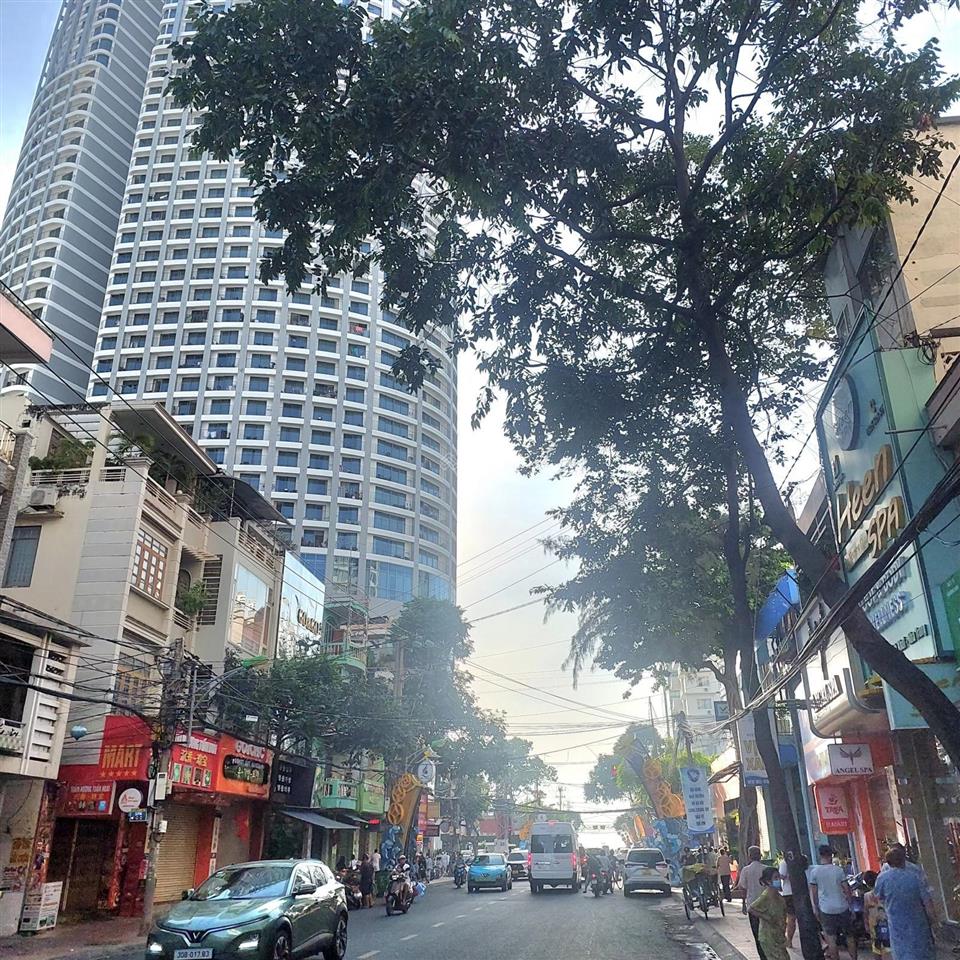 Bán khách sạn 8 tầng 19 phòng giá 31,5 tỷ.đang cho thuê 80tr/th. hẻm nguyễn thọ minh khai nha trang