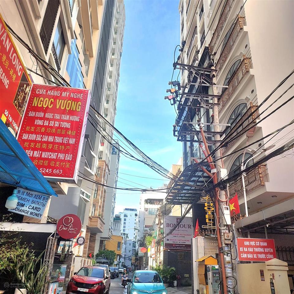 Bán khách sạn 8 tầng 19 phòng giá 31,5 tỷ.đang cho thuê 80tr/th. hẻm nguyễn thọ minh khai nha trang