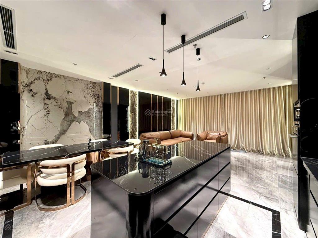 Bán tòa căn hộ 7 tầng 18 phòng. 138m2 ngang 6m giá 33 tỷ. đường đặng huy trứ. phường nha trang
