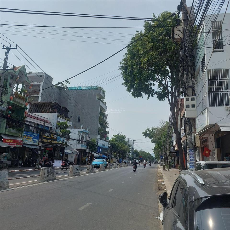 Bán lô đất đẹp 340m2 ngang 12m chỉ 94tr/m2. mặt đường lê hồng phong rộng 22,5m và mặt sau sân bay