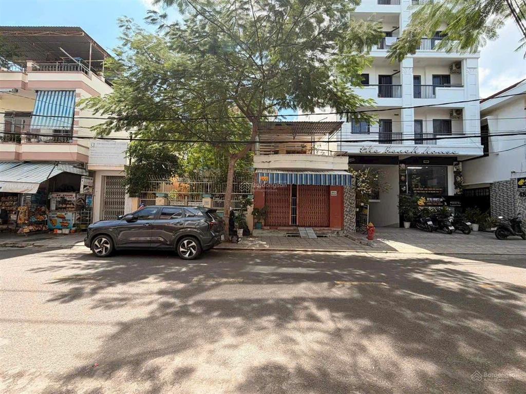Bán đất tặng nhà 135m2 ngang 6,7m nở hậu giá 21,6 tỷ. đường lê đại hành gần nguyễn thị minh khai
