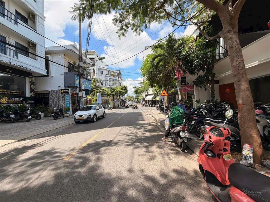 Bán đất tặng nhà 135m2 ngang 6,7m nở hậu giá 21,6 tỷ. đường lê đại hành gần nguyễn thị minh khai