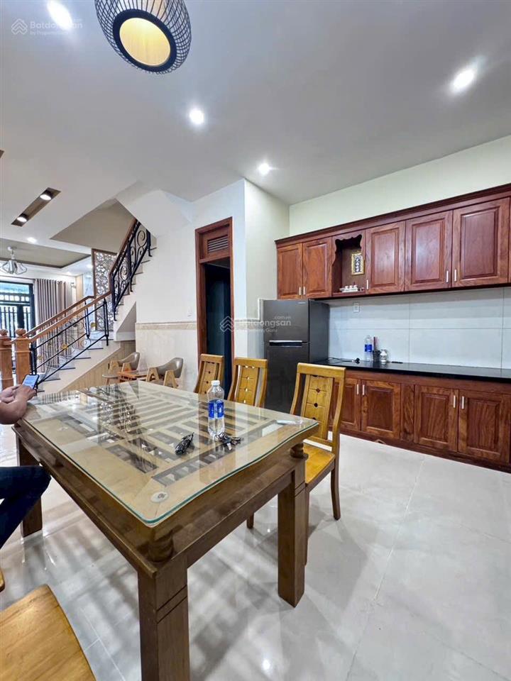 Chính chủ cho thuê nguyên căn nhà 1 trệt + 2 lầu, 4pn 4 máy lạnh, 5wc full nội thất