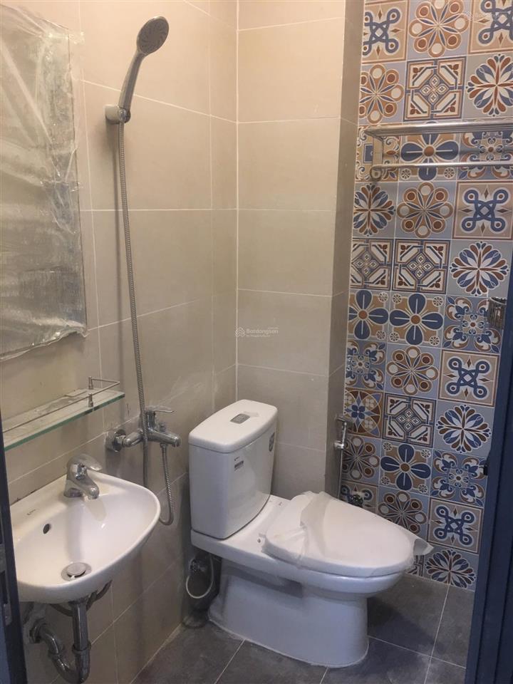 Chính chủ cho thuê nguyên căn nhà 1 trệt + 2 lầu, 4pn 4 máy lạnh, 5wc full nội thất
