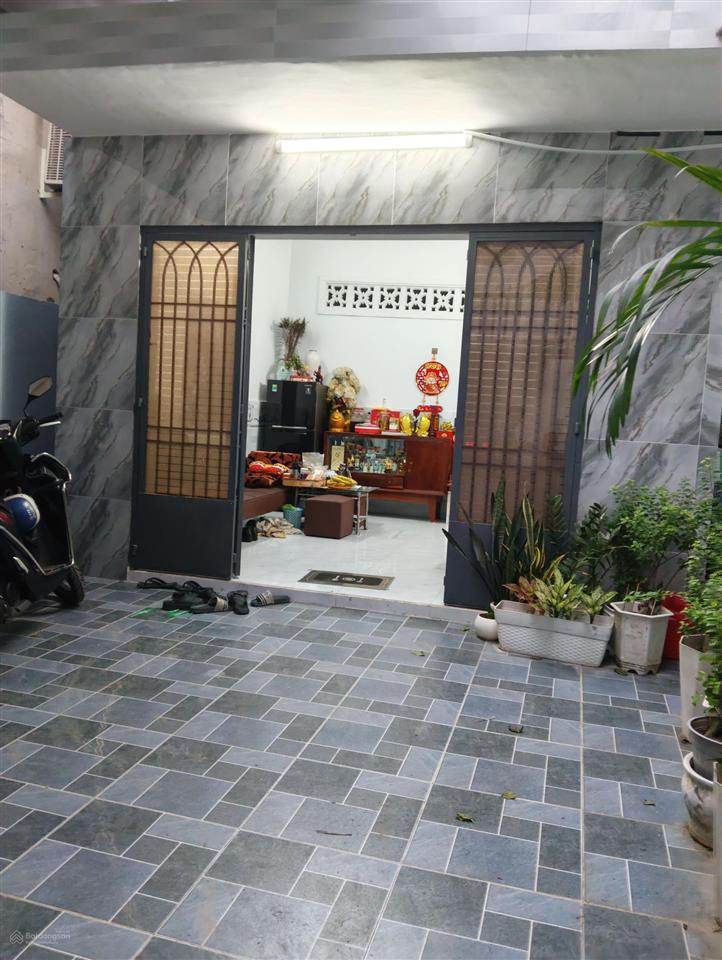 Siêu phẩm nhà phía bên gigamall, dt 72m2 hẻm 3m cách mặt tiền 50m, nhà còn rất đẹp