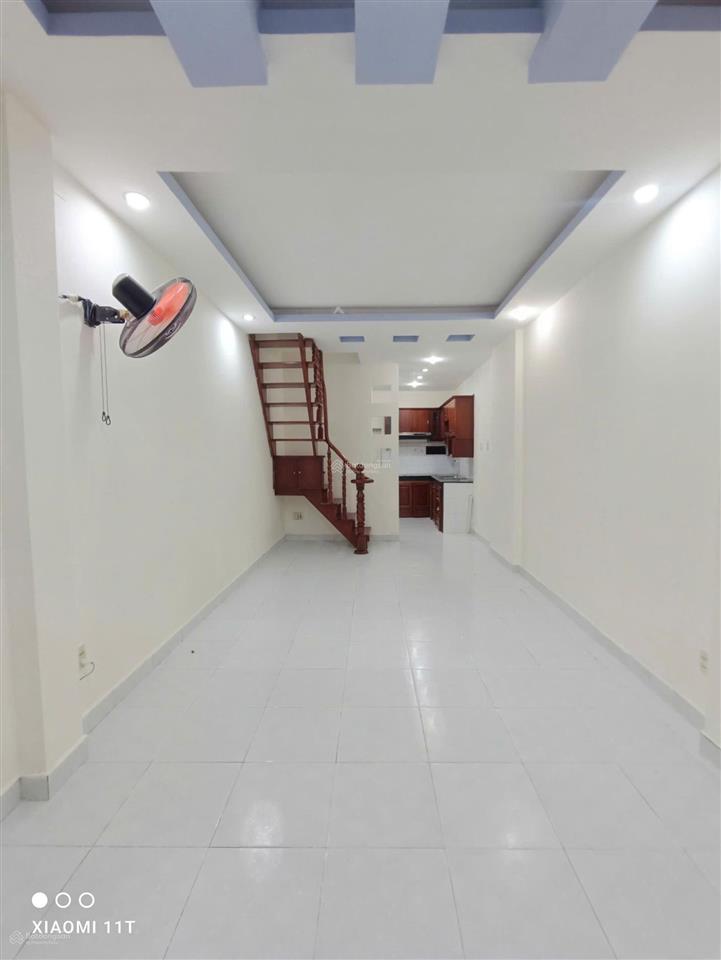 Hàng hiếm nhà 2 tầng trung tâm quận 1 vị trí cách mặt tiền 20m