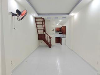 Hàng hiếm nhà 2 tầng trung tâm quận 1 vị trí cách mặt tiền 20m