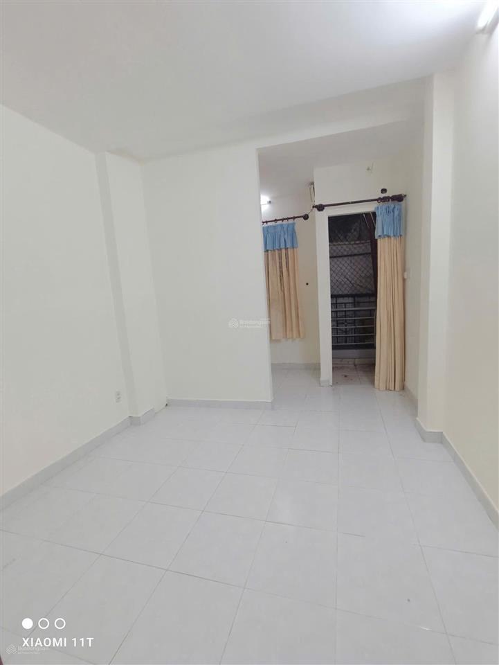 Hàng hiếm nhà 2 tầng trung tâm quận 1 vị trí cách mặt tiền 20m